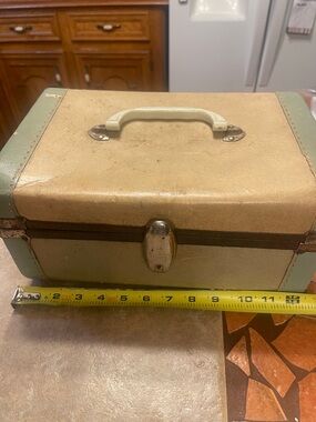 Vintage Source Unknown Beige and Light Green Jewelry Storage Case with Handle